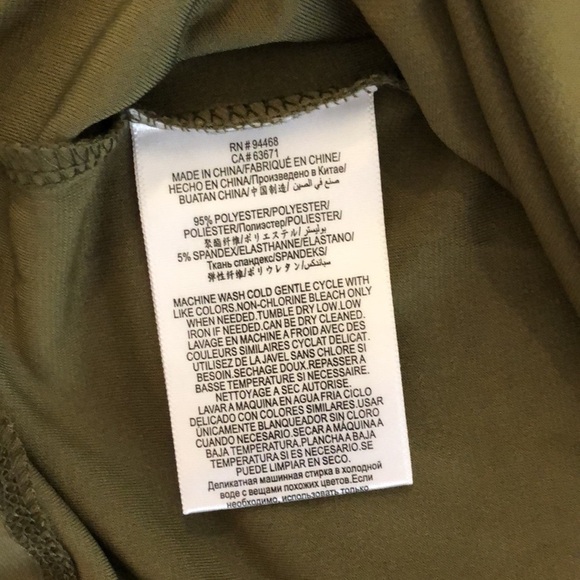 NWT BCBGeneration green keyhole long sleeve crop top. Size XXS. - Picture 5 of 9